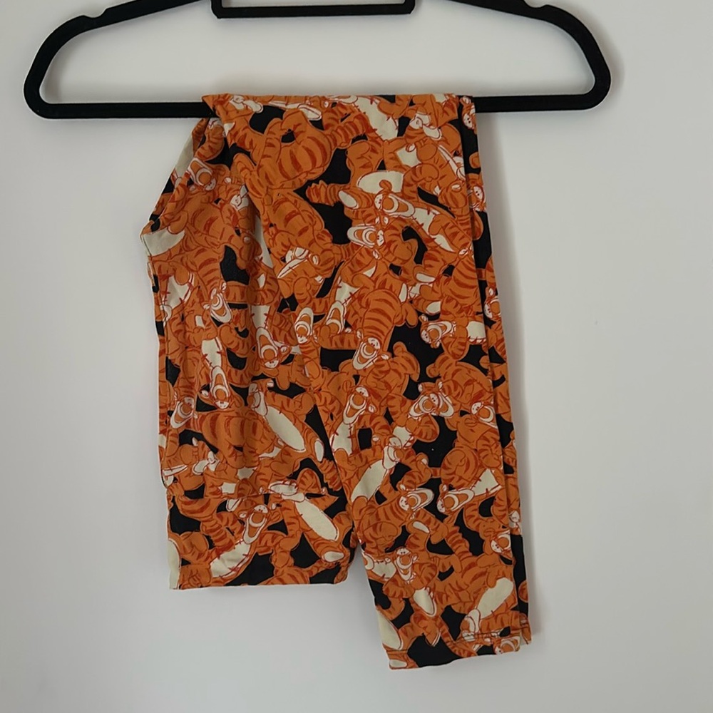 Lularoe tigger leggings. OS